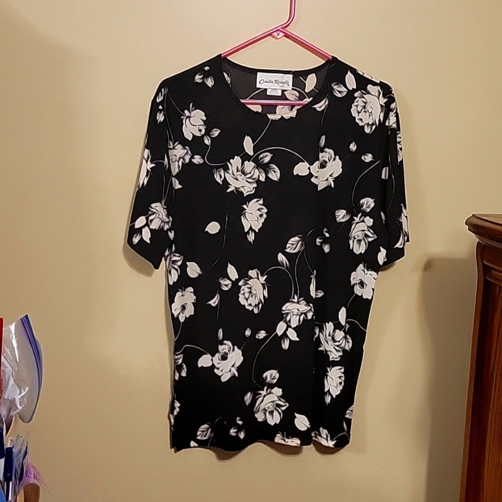 Beautiful Floral Semi Sheer Claudia Richard LG top